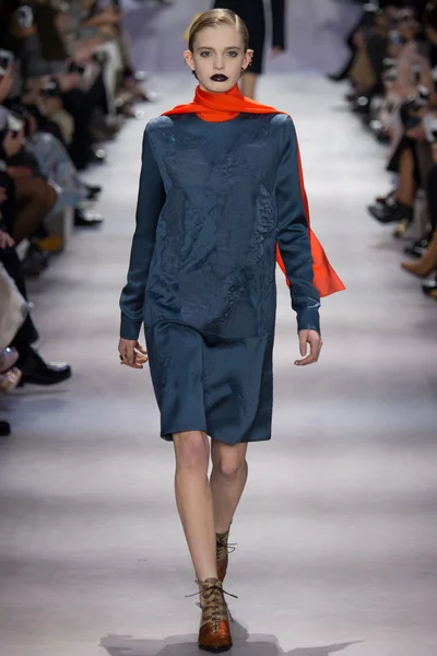 Look 32